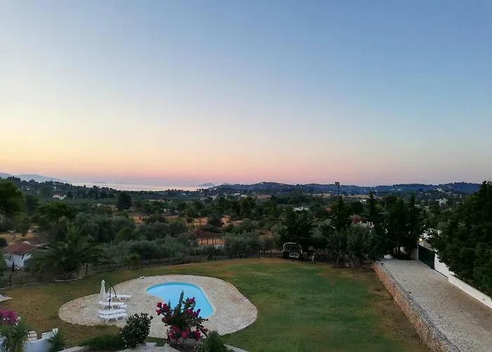 Vakantiehuis Ktima Nafsika - First-floor Luxury In Majestic Estate Rozaíika